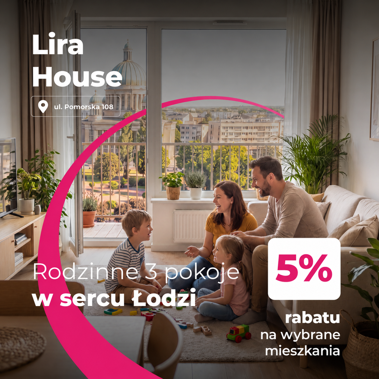 Widok na mieszkanie z rodziną spędzającą wspólnie czas, a za oknem w tle widać centrum Łodzi i świątynie - promocja 5% na mieszkania rodzinne - benner